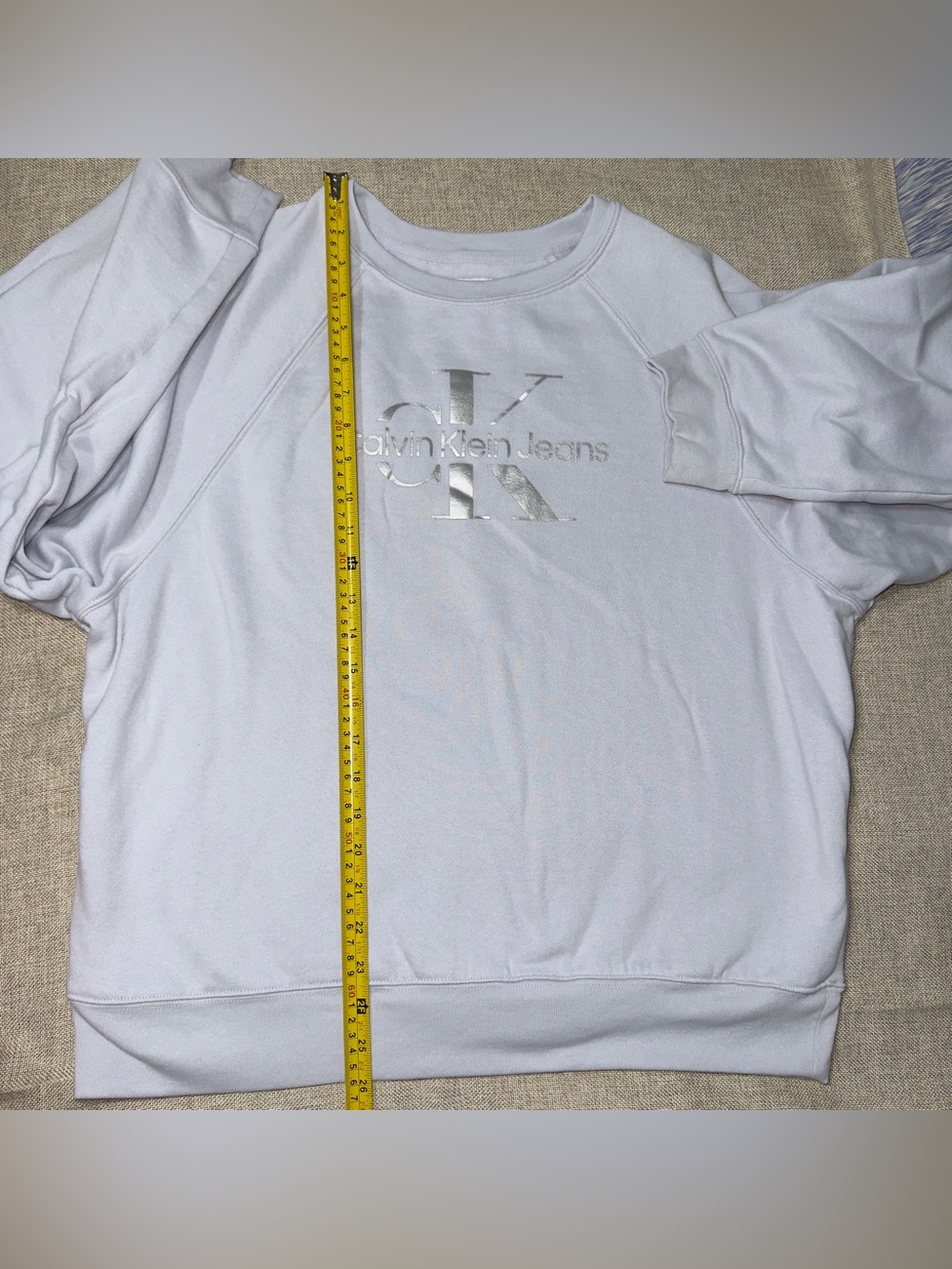 Calvin Klein Jeans Women’s XL Metallic Silver CK Logo Sweatshirt Lavender Pastel - Picture 7 of 9